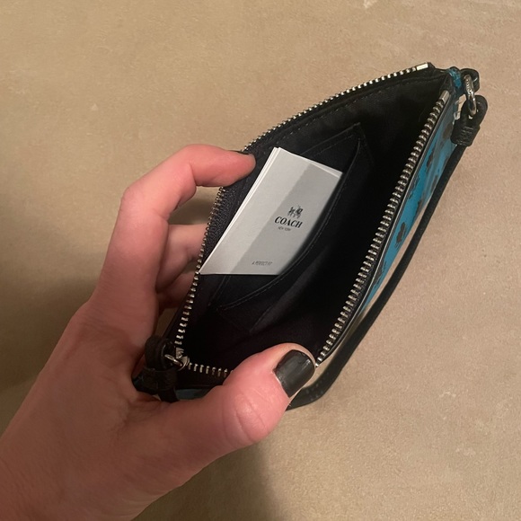 Coach clutch - Picture 2 of 2